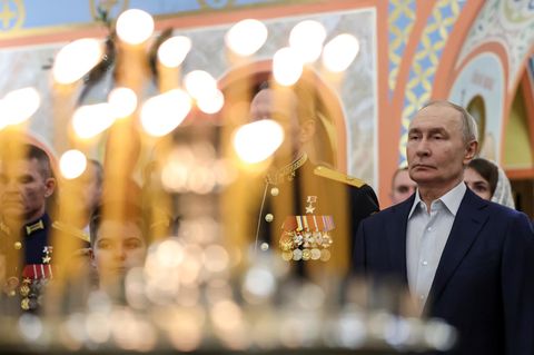 Wladimir Putin bei einer militärischen Feier des orthodoxen Weihnachtsfestes am 7. Januar
