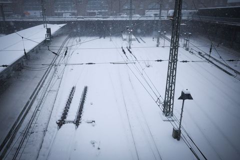 Die Nordbahn wird auch am Samstag den Zugverkehr auf die besonderen Wetterbedingungen abstimmen. Foto: Christian Charisius/dpa
