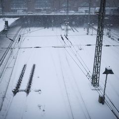 Die Nordbahn wird auch am Samstag den Zugverkehr auf die besonderen Wetterbedingungen abstimmen. Foto: Christian Charisius/dpa