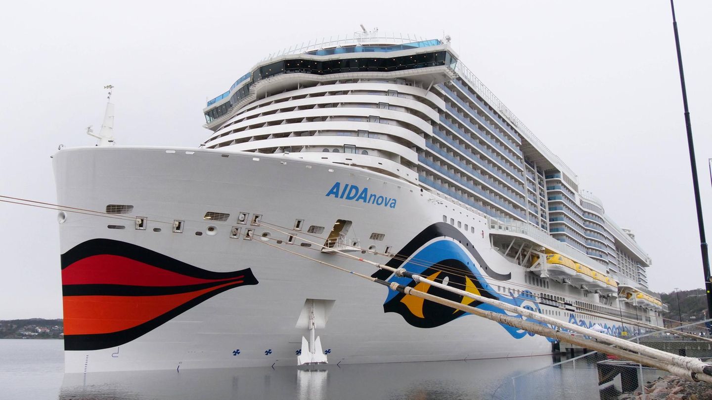 Newsblog zur Wetterlage: Kreuzfahrtschiff kehrt wegen Sturmtief "Elli" vorzeitig zurück