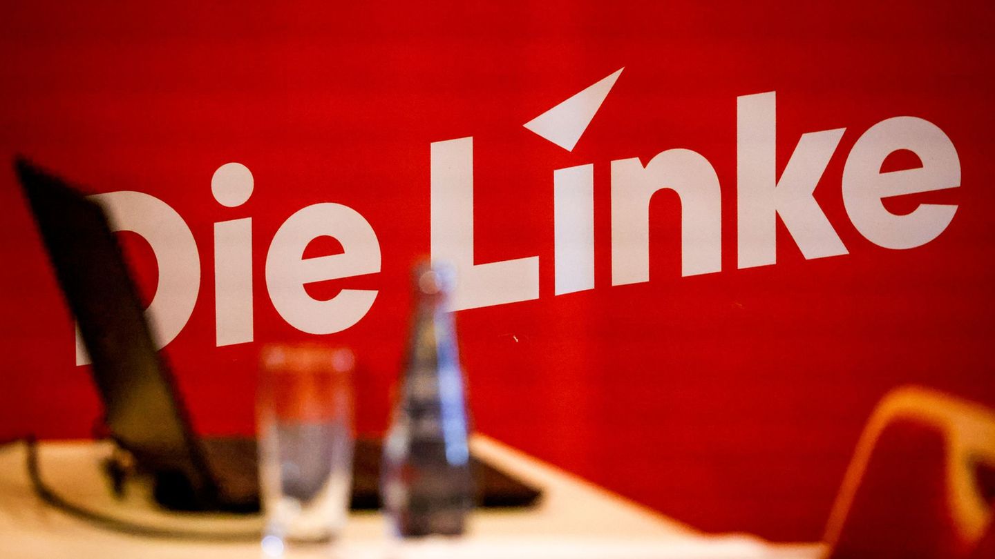 Ein Wahlkreisbüro der Linken wurde beschädigt. Foto: Focke Strangmann/dpa