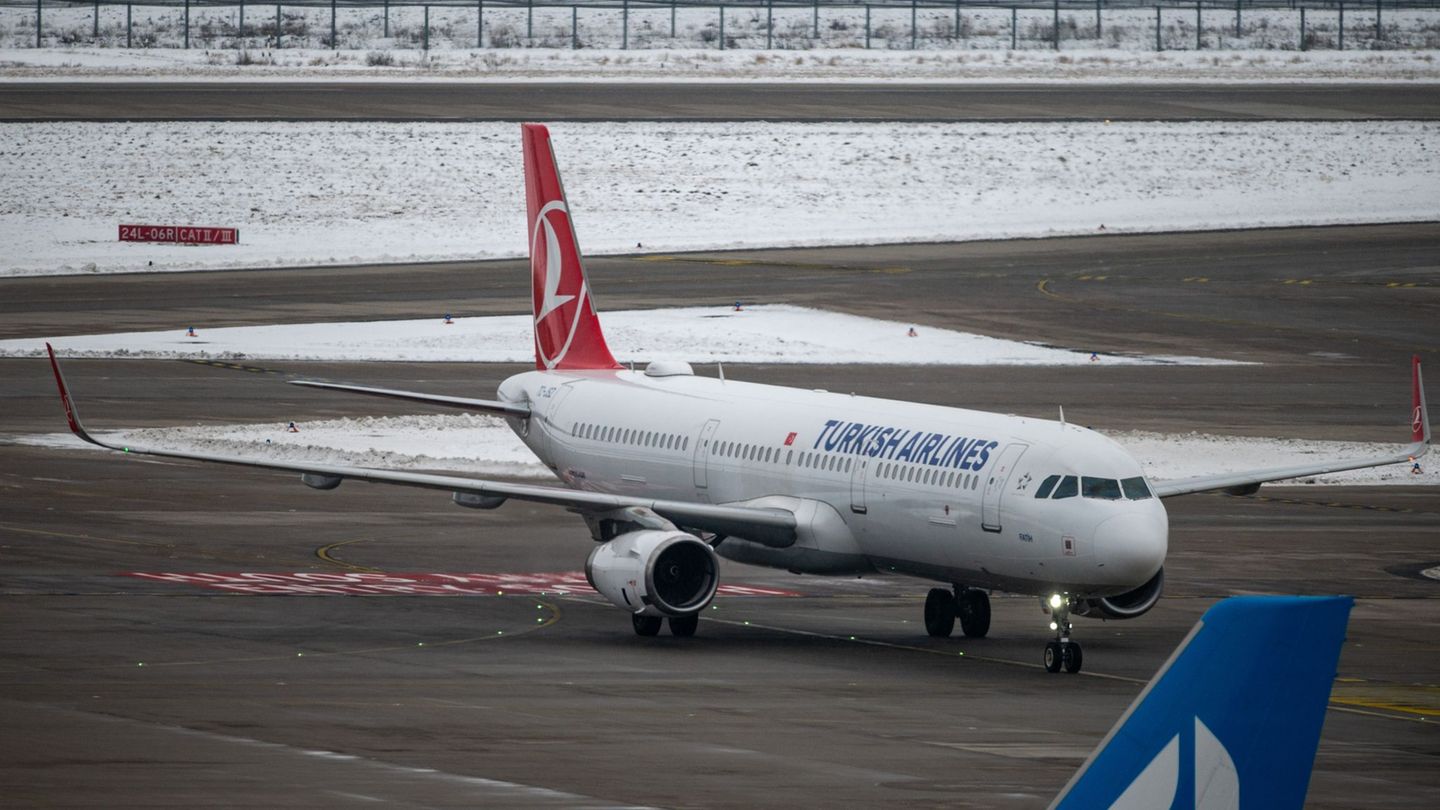 Landung in Berlin: 32 Afghanen aus Aufnahmeprogramm nach Deutschland gebracht