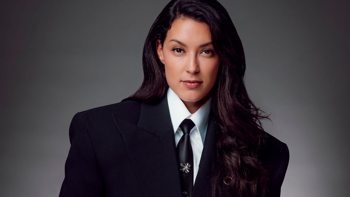 Bei "Germany's Next Topmodel" belegte Rebecca Mir 2011 den zweiten Platz. Danach moderierte sie 13 Jahre lang "taff" bei ProSieben. Nun startet sie bei "Exclusiv – Das Starmagazin" auf RTL.