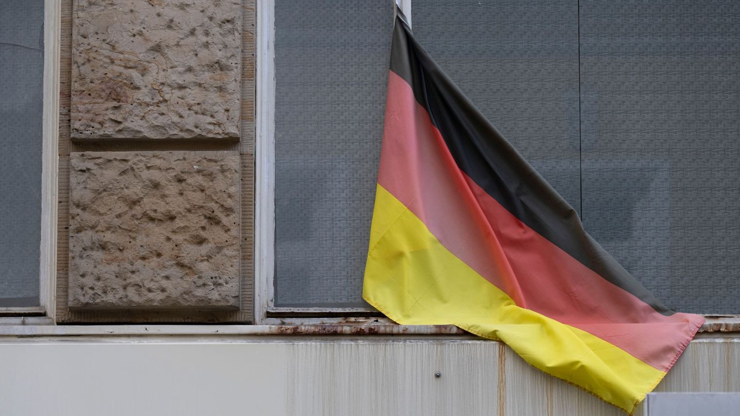 Auswanderung ist für jeden Fünften in Deutschland zumindest abstrakt ein Thema. (Symbolbild) Foto: Boris Roessler/dpa