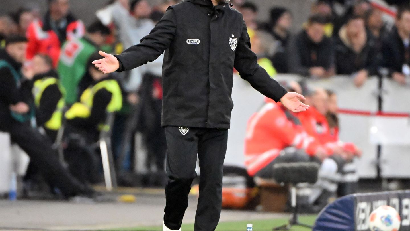VfB-Coach Sebastian Hoeneß hat in seiner Trainerlaufbahn noch nie gegen Leverkusen gewonnen. Foto: Uli Deck/dpa