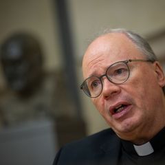 Die Menschen sollten sich wegen des Klimawandels auf einen anderen Lebensstil einstellen, meint der Trierer Bischof Stephan Acke