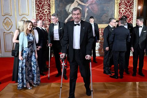 Die erzwungene Pause nach der Hüft-OP zum Nachdenken genutzt: Ministerpräsident Söder. Foto: Felix Hörhager/dpa