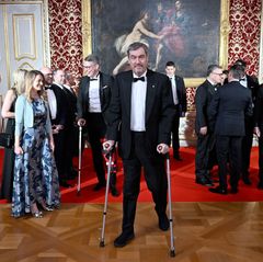 Die erzwungene Pause nach der Hüft-OP zum Nachdenken genutzt: Ministerpräsident Söder. Foto: Felix Hörhager/dpa