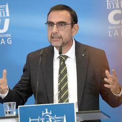 Klaus Holetschek will beim Bürokratieabbau aufs Tempo drücken. (Archivbild) Foto: Pia Bayer/dpa