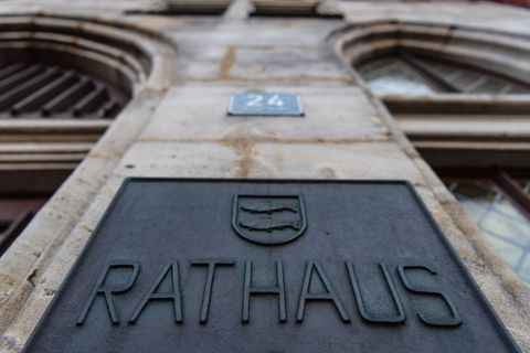 Die bayerischen Kommunen wünschen sich vom Innenministerium Leitlinien, wie sie die neuen Verbotsmöglichkeiten bei Antisemitismu