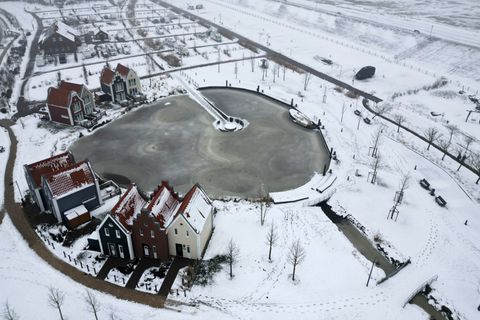Viele Landschaften sind seit Tagen verschneit - auch in Regionen, in denen das mittlerweile eher selten vorkommt. Foto: Lars Pen