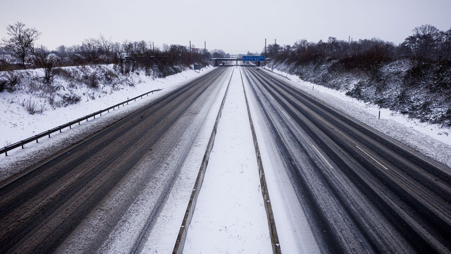 So leer dürfte es zum Ferienende in Hessen auf den Autobahnen wohl selten aussehen. (Symbolbild) Foto: Moritz Frankenberg/dpa