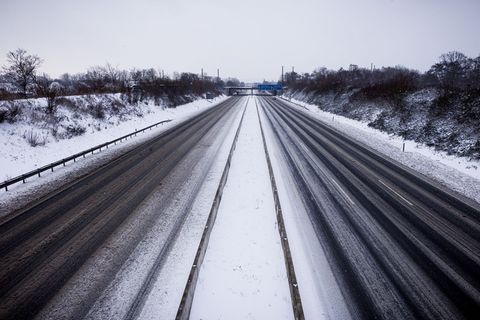 So leer dürfte es zum Ferienende in Hessen auf den Autobahnen wohl selten aussehen. (Symbolbild) Foto: Moritz Frankenberg/dpa