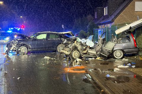Sieben Menschen wurden bei dem Unfall verletzt. Foto: Justin Brosch/dpa