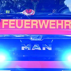 Ein Großbrand in Neuallermöhe sorgte in der Nacht für einen Großeinsatz der Feuerwehr. (Symbolbild) Foto: Carsten Rehder/dpa