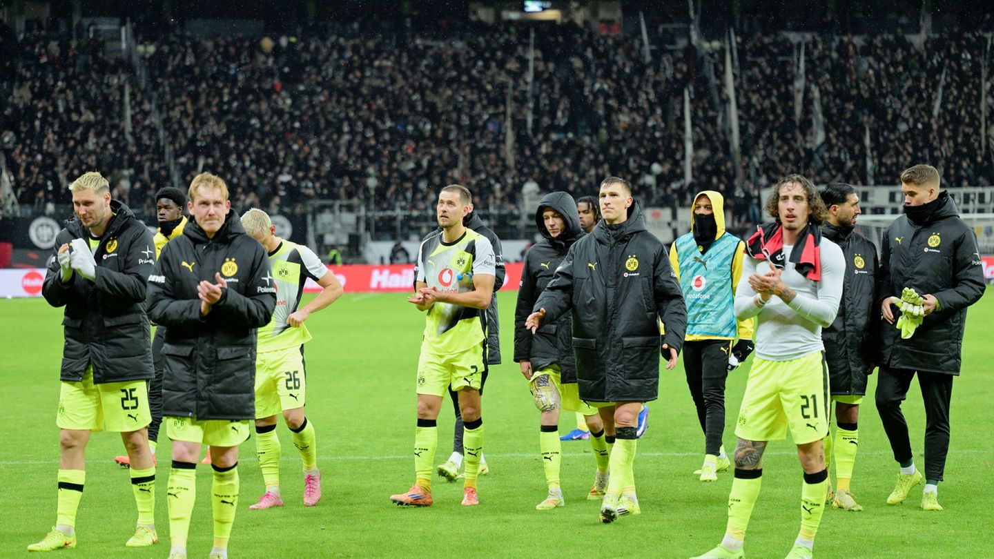 Fu-ball-Bundesliga-Spektakel-mit-Spa-Eintracht-und-BVB-mit-Werbung-f-r-Liga