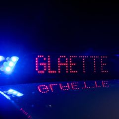 Glätte und Eis sorgen für schwierige Bedingungen auf den Straßen in Schleswig-Holstein. (Symbolbild) Foto: Monika Skolimowska/dp