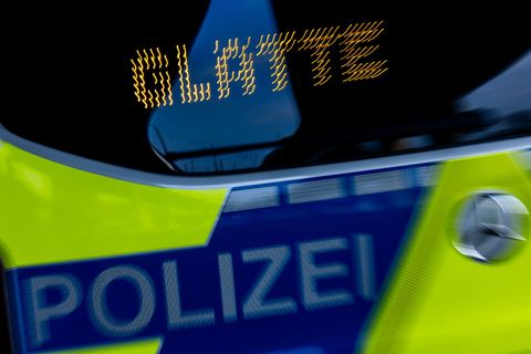 Die Polizei musste am Freitag und Samstag zu zahlreichen Unfällen. (Symbolbild) Foto: Rolf Vennenbernd/dpa