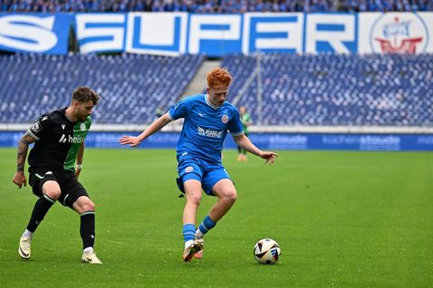 Tim Krohn verlängert in Rostock, spielt bis zum Sommer aber in Oberhausen. Foto: Swen Pförtner/dpa