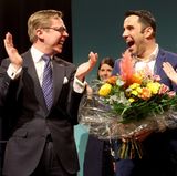 Mecklenburg-Vorpommern, Deutschland. Auf einer Skala, welcher Politiker das breiteste Lachen hat, rangiert CDUler Philipp Amthor (l.) ganz schön weit oben. Übertrumpft wird er hier von dem CDU-Partei- und Fraktionschef in Mecklenburg-Vorpommern, Daniel Peters. Der hat es nämlich auf die Landesliste für die Landtagswahlen geschafft. Für das perfekte Lächeln hat er jetzt fast neun Monate Zeit zum Üben
