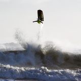 Blyth, Großbritannien. Winterstürme sind für viele Menschen in Europa ein großes Ärgernis: In Teilen Deutschlands legte "Elli" den Verkehr lahm, in Frankreich sorgte "Goretti" für einen großflächigen Stromausfall – aber diesen Mann beeindrucken die Naturgewalten nicht. Im Gegenteil, für ihn wird der Freestyle mit dem Jetski erst jetzt zum richtigen Vergnügen