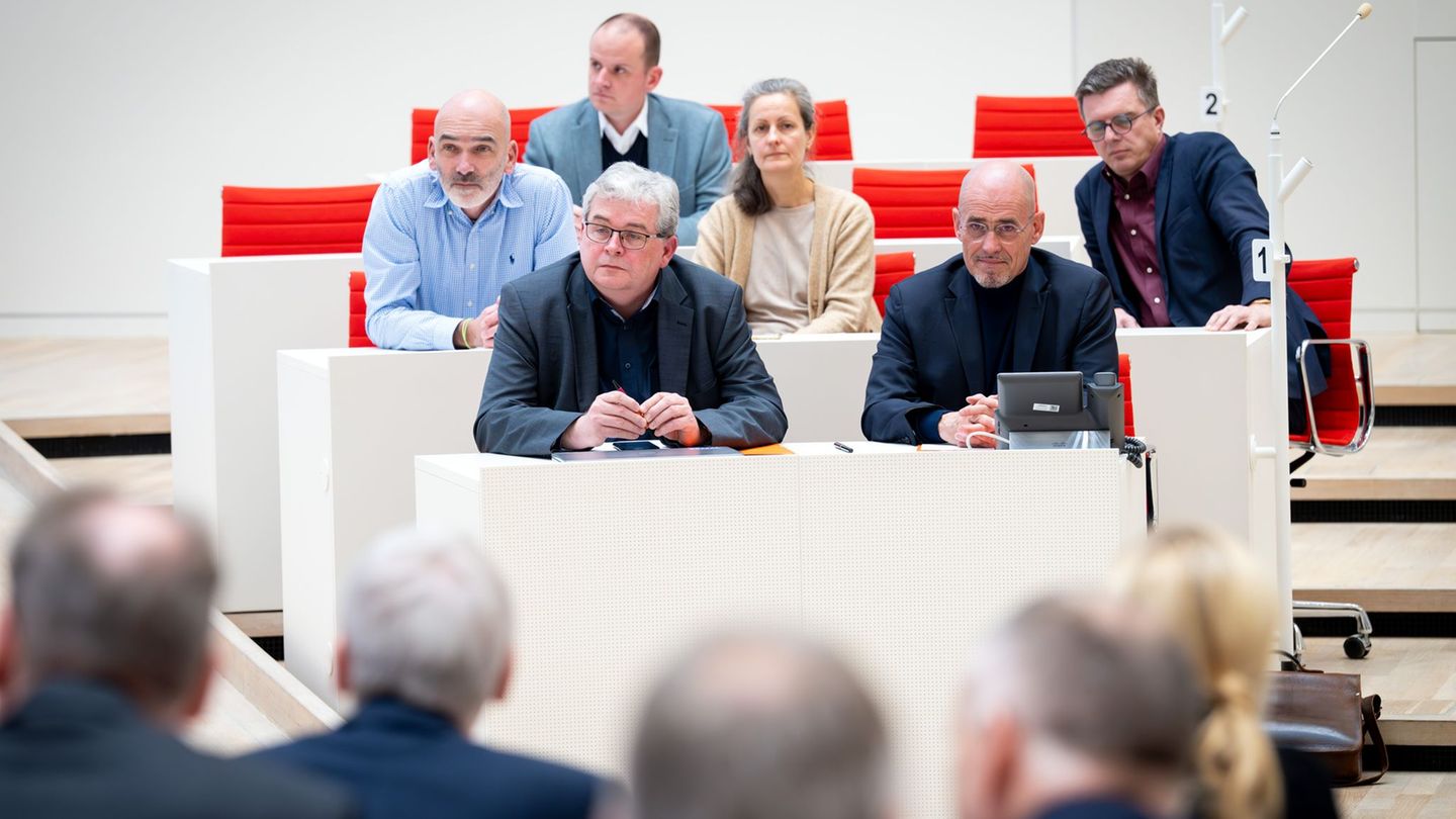 Die Reihen der BSW-Fraktion waren bei der Sondersitzung am Freitag schon stark ausgedünnt. Foto: Soeren Stache/dpa