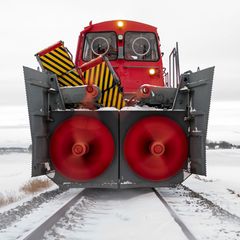 Schweres Gerät gegen den Winter. Foto: Daniel Bockwoldt/dpa