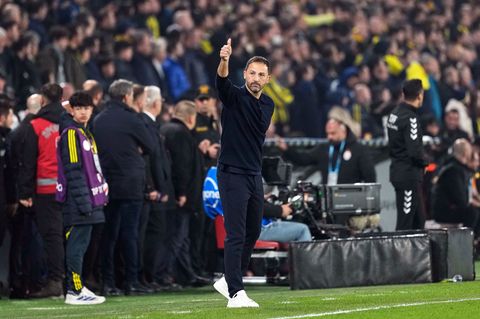 Darf über den ersten Titel in der Türkei jubeln: Domenico Tedesco. (Archivbild) Foto: Khalil Hamra/AP/dpa