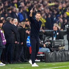 Darf über den ersten Titel in der Türkei jubeln: Domenico Tedesco. (Archivbild) Foto: Khalil Hamra/AP/dpa