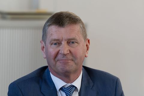 Im Landkreis Oberspreewald-Lausitz wird der Nachfolger von Landrat Siegurd Heinze bestimmt (Archivbild). Foto: Soeren Stache/dpa