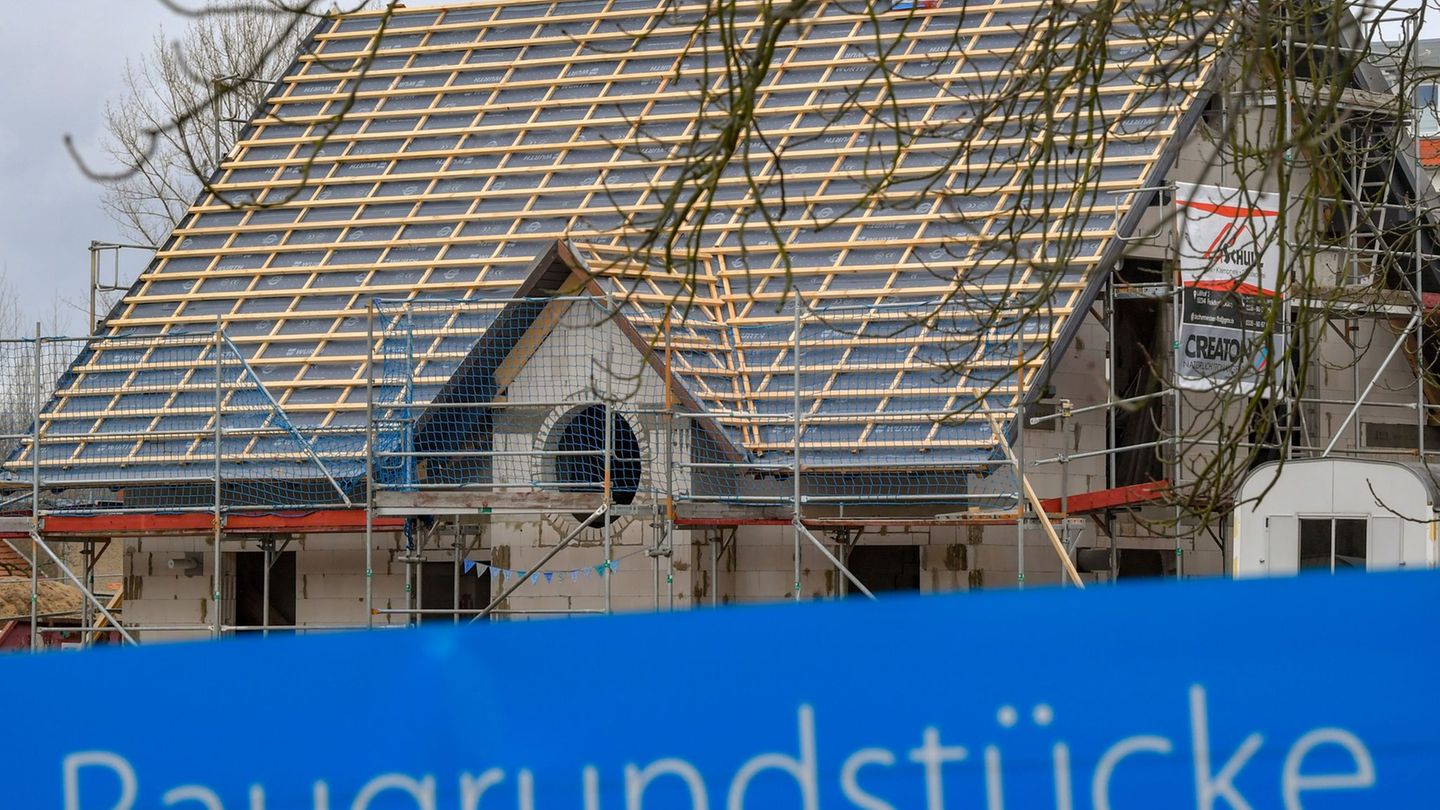 Der Traum vom Eigenheim - gerade im teuren Bayern bleibt er für viele Menschen unerschwinglich. Das wollen die Grünen nun ändern