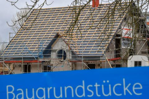 Der Traum vom Eigenheim - gerade im teuren Bayern bleibt er für viele Menschen unerschwinglich. Das wollen die Grünen nun ändern