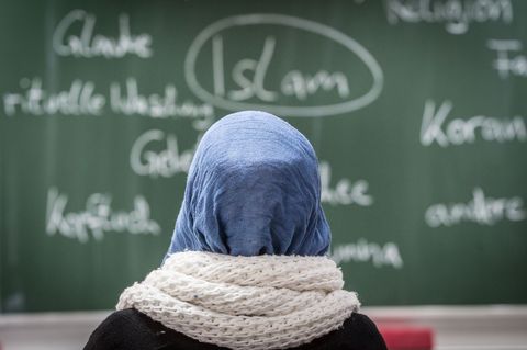 Noch ist offen, wann der islamische Religionsunterricht landesweit startet. (Archivbild) Foto: Frank Rumpenhorst/dpa