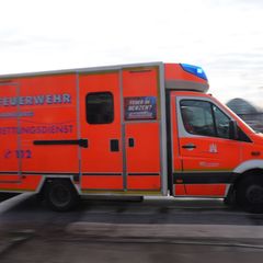 Seit dem Jahreswechsel kostet der Einsatz eines Rettungswagens in Hamburg rund 750 Euro. (Symbolbild) Foto: Marcus Brandt/dpa