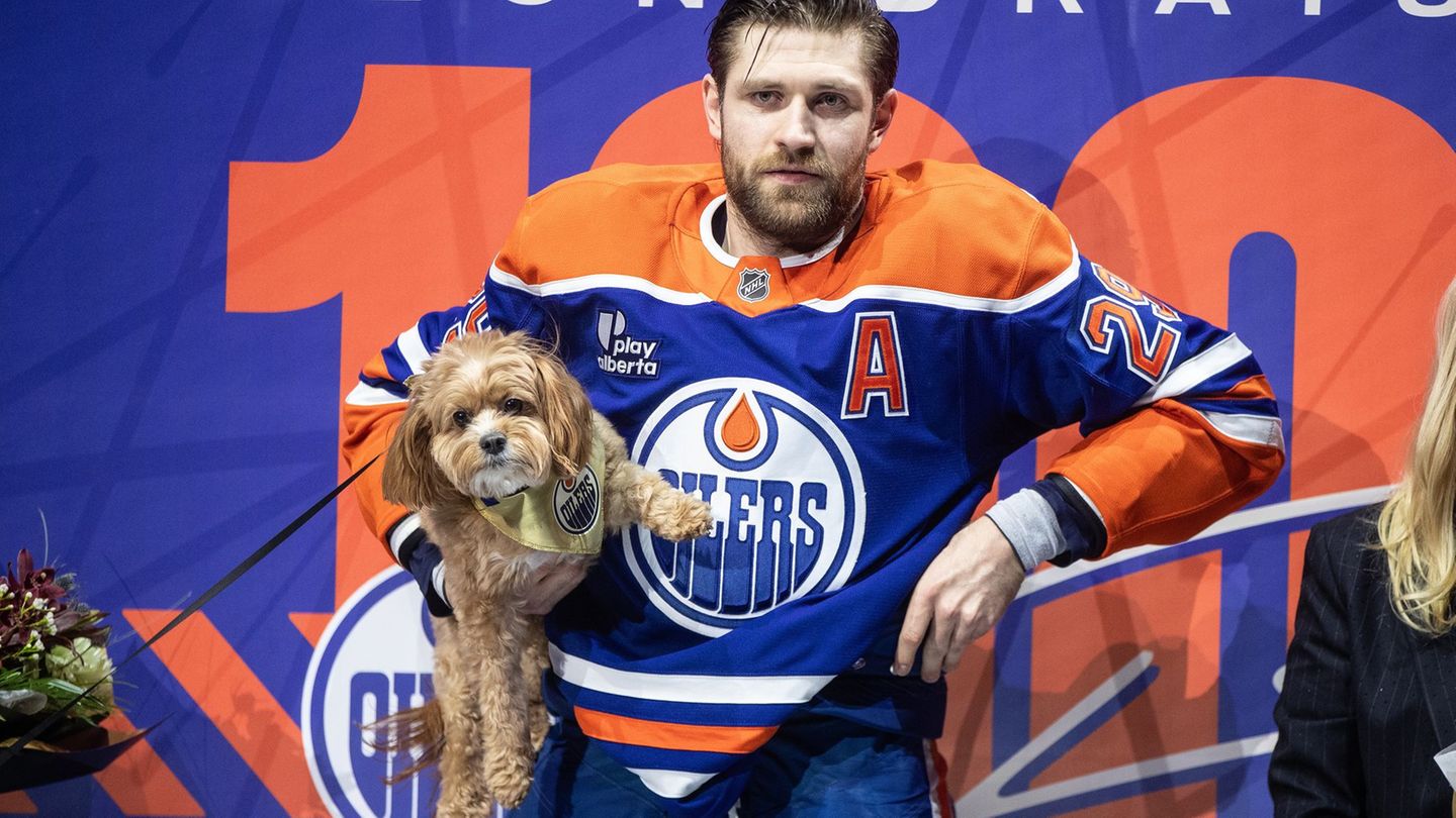 Leon Draisaitl mit seinem Hund Bowie. Foto: JASON FRANSON/The Canadian Press/AP/dpa