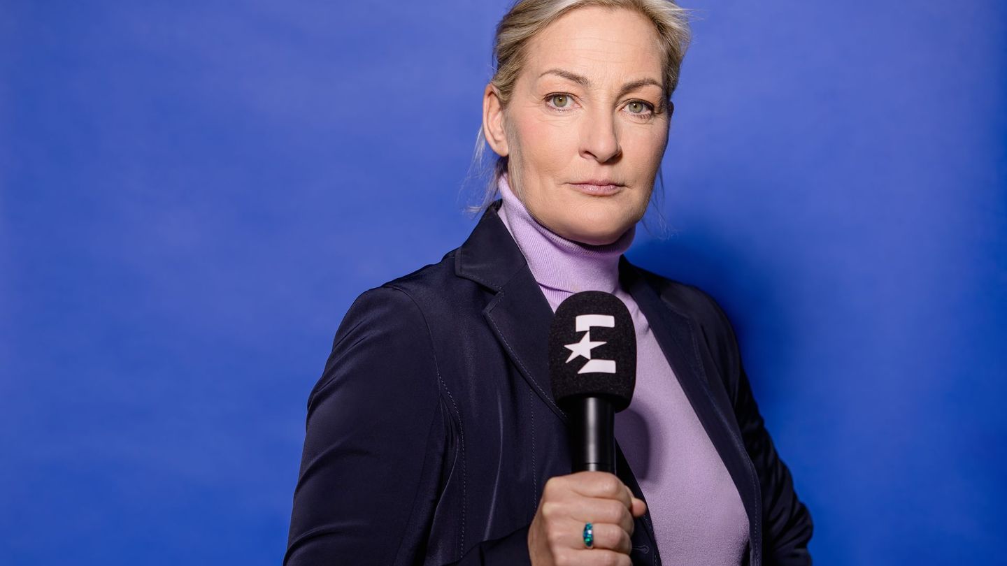 Im Free-TV berichtet Eurosport 1 rund 150 Stunden live aus Melbourne. Mit dabei: Ex-Tennisprofi Barbara Rittner (52). Sie analysiert die Turniere als Expertin für die Zuschauerinnen und Zuschauer der Australian Open.