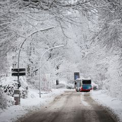 Es bleibt weiterhin kalt, glatt und nass im Norden. (Symbolbild) Foto: Christian Charisius/dpa