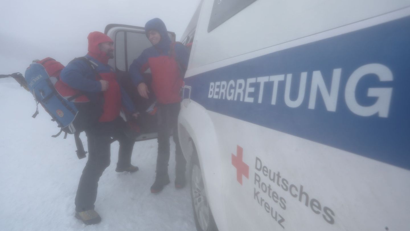 In der Nacht zu Samstag mussten Feuerwehr und Bergwacht einen Mann vom Brocken retten. (Archivbild) Foto: Matthias Bein/dpa-Zent