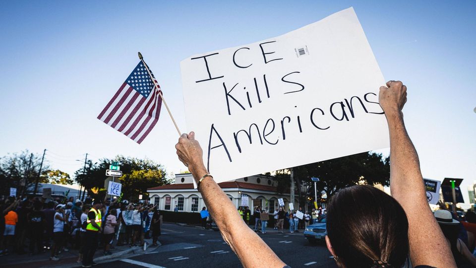 Auch in anderen Gegenden wie St. Petersburg, Florida, protestierten Menschen gegen die US-Einwanderungsbehörde ICE