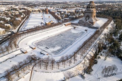 Winterwetter hat Sachsen fest im Griff - hohe Glatteisgefahr zum Wochenstart. Foto: Jan Woitas/dpa
