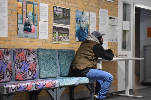 Ein Nachtcafé am Bahnhof Zoo bietet Zuflucht. Foto: Paul Zinken/dpa