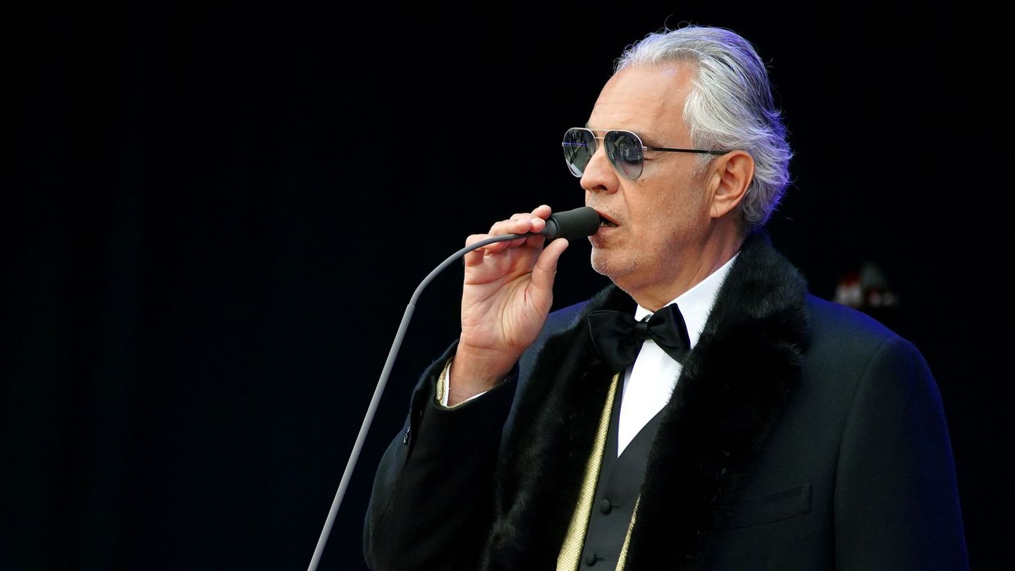 Andrea Bocelli wird bei der Eröffnungsfeier der Olympischen Winterspiele auftreten. (Archivbild) Foto: Peter Byrne/PA Wire/dpa