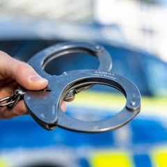 Ein 83-Jähriger wurde in Köln erstochen – vermutlich von seiner eigenen Frau. (Symbolbild) Foto: David Inderlied/dpa