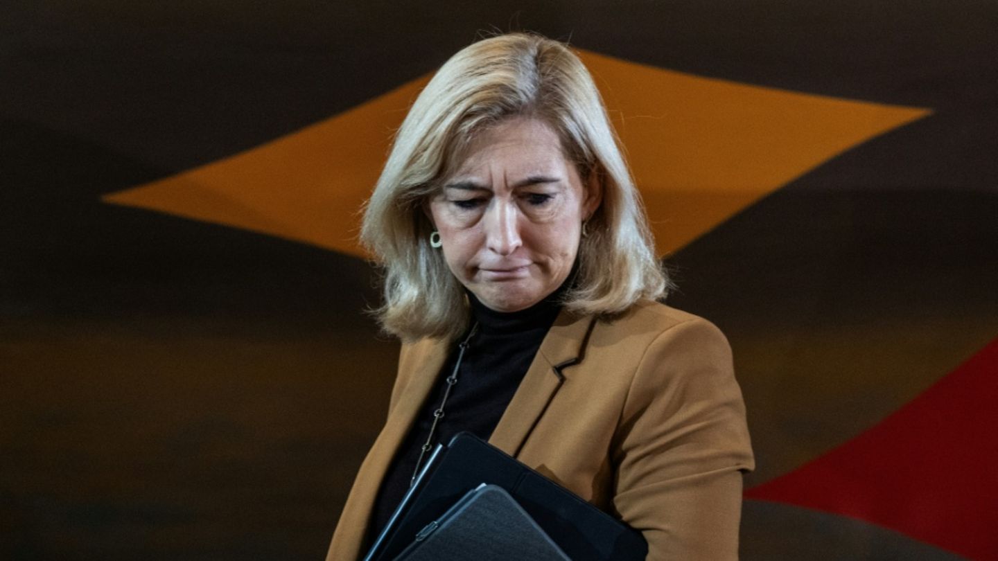 Umgang-mit-Corona-Impfkritischer-US-Gesundheitsminister-attackiert-Bundesregierung