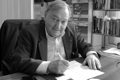 Vom Koch zum Bestseller-Autor. (Archivbild) Foto: Thomas Burmeister/dpa