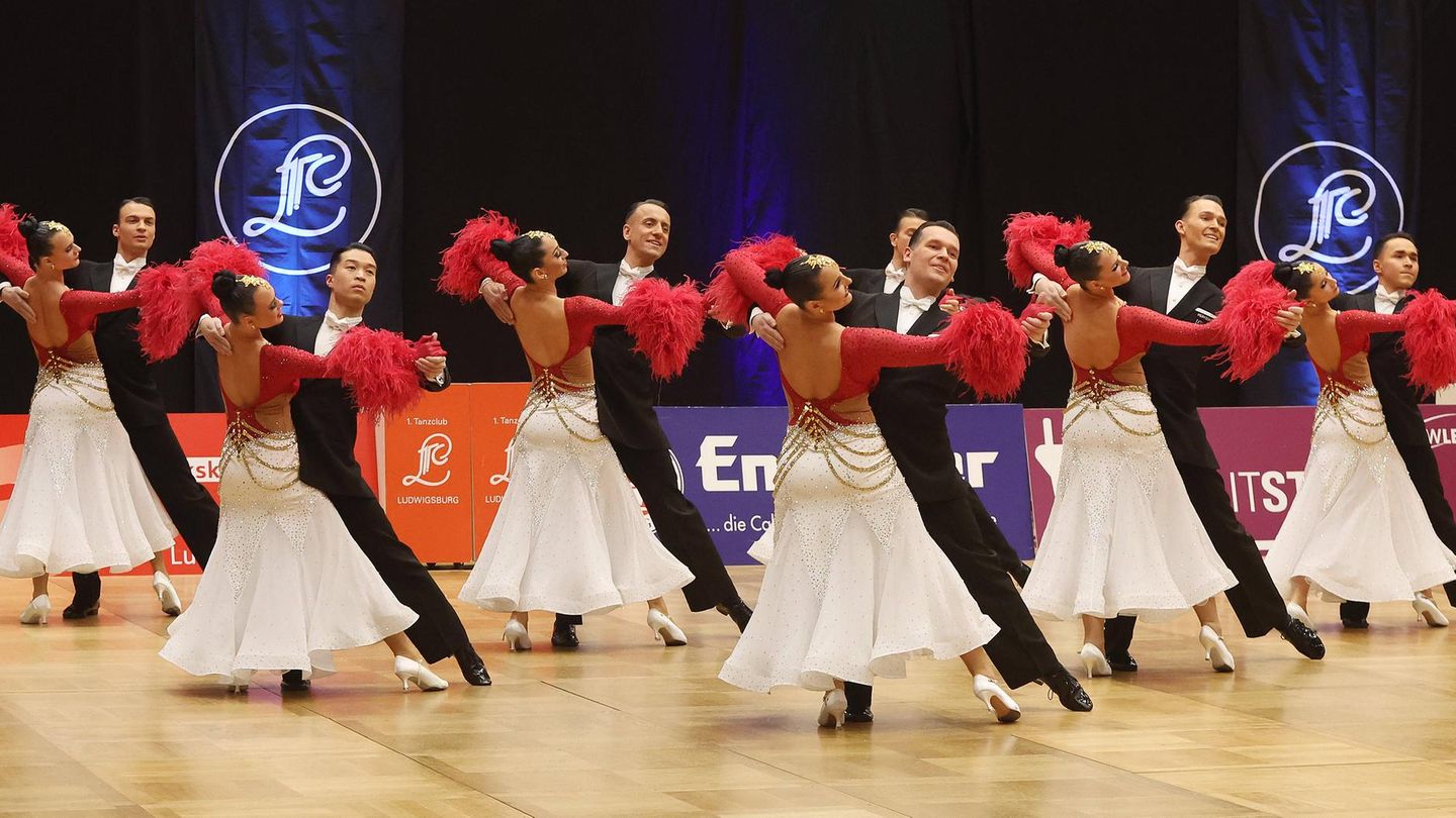 Ludwigsburg, Deutschland. Mit der Choreografie "Unforgettable" hat sich der Braunschweiger TSC vergangenes Jahr den Meistertitel im Standardformationstanz bei den Deutschen Meisterschaften (DM) gesichert. Doch nach dem Sieg ist vor den Proben: Wer Meister bleiben will, muss auch mit dem Titel hart trainieren – damit die Formation ihre Form auch beibehält