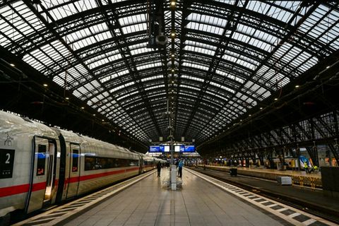 ICE im Kölner Hauptbahnhof