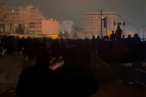 Demonstranten in Teheran am Samstagabend