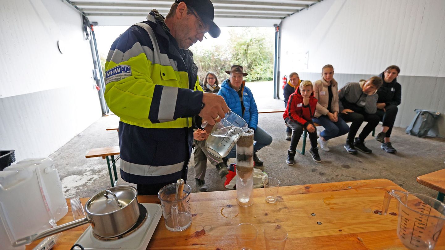 Kenntnisse für einfache Selbsthilfe-Tricks können über Krisenzeiten helfen. (Archivfoto) Foto: Uwe Lein/dpa