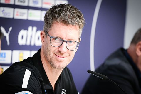 Markus Gaugisch bleibt Bundestrainer der deutschen Handballerinnen. Foto: Sina Schuldt/dpa